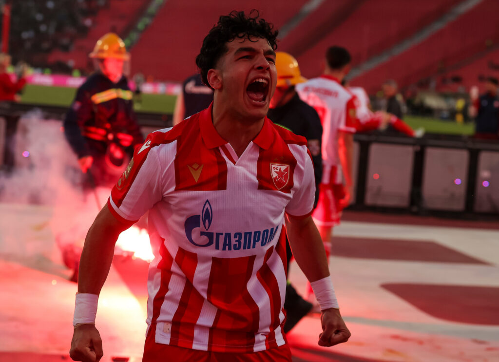 ZVEZDINA DECA LETEĆE NA KECA: Katastrofa koja je nažalost primer svim nerazumnim navijačima!