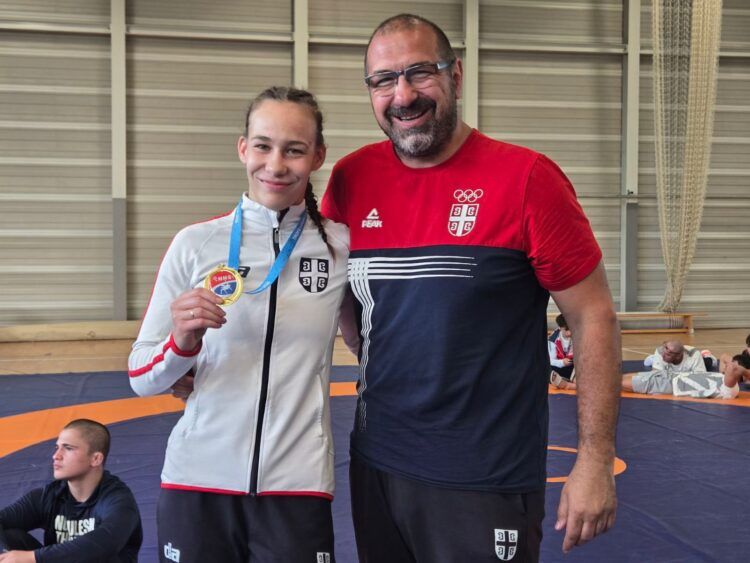 ŽETVA MEDALJA ZA SRPSKO RVANJE: Milica se okitila zlatom na „Trofeju Jadrana“!