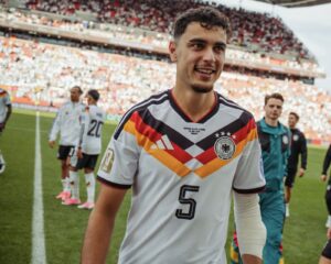 LEGENDA NEMAČKE UDARILA NA NAGELSMANA ZBOG SRBINA: „Pavlović ne bi trebalo da bude starter – nema kvalitet!“