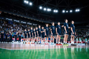GRMELO PRED BORBU ZA ZLATO: Mladi Srbi iz sveg glasa pevali himnu, emocije se nisu skrivale!
