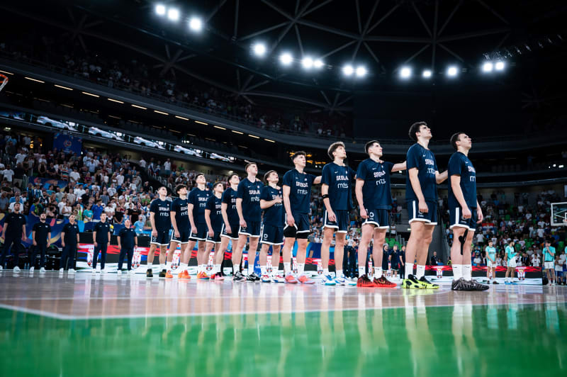 GRMELO PRED BORBU ZA ZLATO: Mladi Srbi iz sveg glasa pevali himnu, emocije se nisu skrivale!