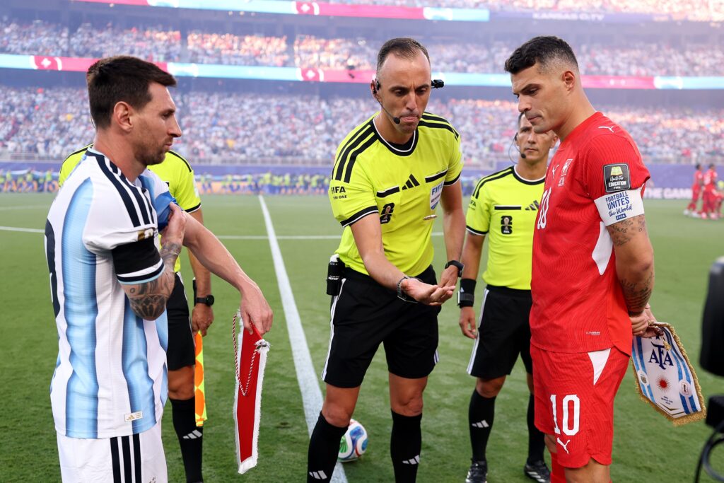 IMAO JE MESI ŠTA DA KAŽE PORTUGALSKOM ARBITRU: „Nemojte da me ne poštujete!“