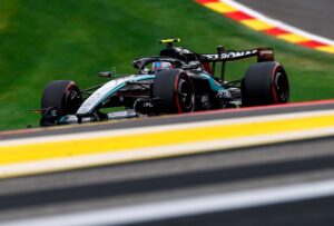 NAJKVALITETNIJI VOZAČ PLANETE IMA SAMO 19 GODINA: Kimi uz sve malere protutnjao Belgijom, Hamilton udario bolidom svog mehaničara!