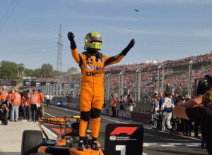 AKTUELNI ŠAMPION POKAZAO DA JE BOLJI VOZAČ OD VERSTAPENA I PJASTRIJA: Ferari sam pobedio Luisa strategijom, Kimi kao da ima 39, a ne 19 godina!