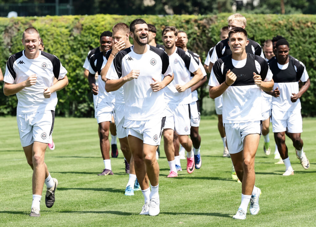 CRNO-BELI RADE NA PRIORITETIMA: Partizan dovodi napadača!