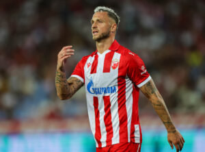 GEST KOJI JE ODUŠEVIO GOSTE: Arnautović posle dva gola prišao navijačima Larna!