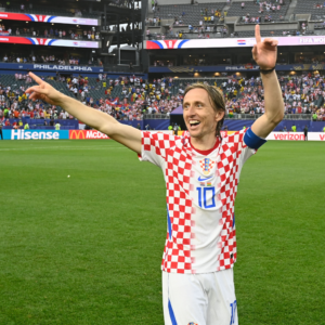 NE VIDI SE DA JE MATANOVIĆ DIRAO LOPTU IAKO SUDIJA KAŽE DA JESTE: Luka Modrić krivi sudiju za ispadanje sa Mundijala!