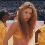 KAD AMERIKANCI PRAVE SPEKTAKL: Šakira zapalila stadion u istorijskom „halftime show-u“, svetski džet-set na tribinama!