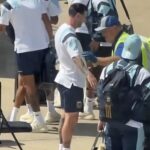 NI MESI NIJE POŠTEĐEN: Na aerodromu ga pretresli od glave do pete – njegova reakcija postala hit!