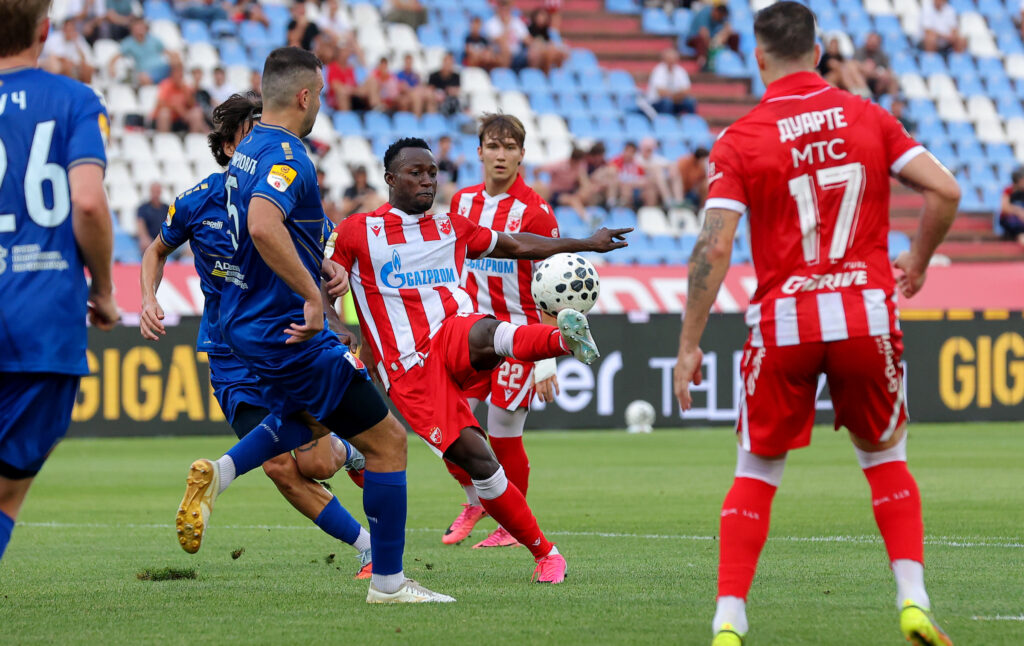 (POLUVREME) GORELA MARAKANA U ČETIRI MINUTA: Zvezda povela 2:0, Vojvodina vratila neizvesnost!