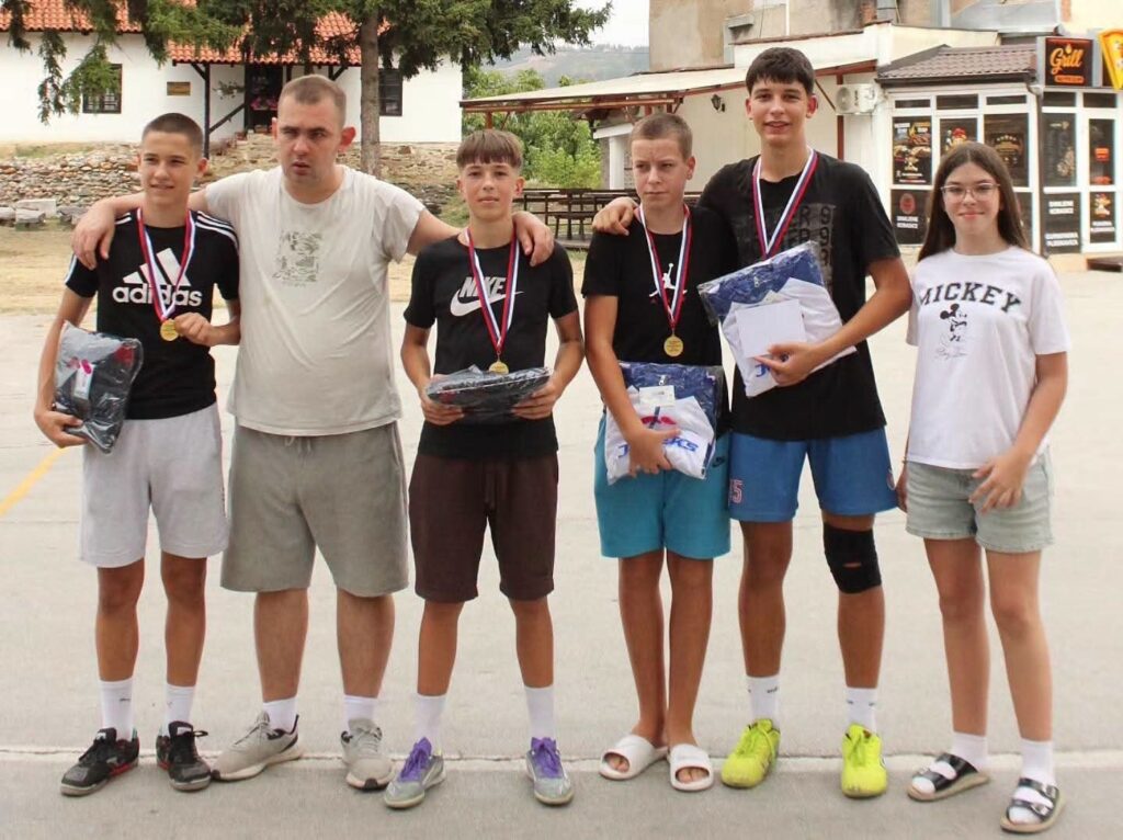 FUDBAL U SLUŽBI HUMANOSTI: Arilje okupilo mlade fudbalere, pomoć odlazi onima kojima je najpotrebnija!