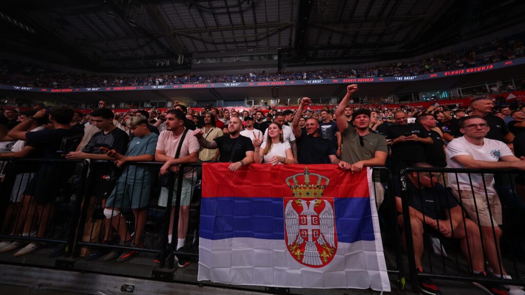 VAJT ODUŠEVLJEN SRBIJOM: „Medić ima sve da postane superstar“ – baklje ipak više ne želi da vidi!