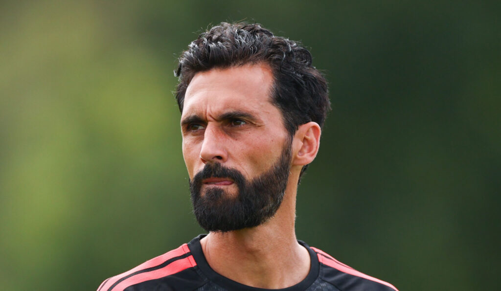 POTPUNI HAOS U MALAGI: Arbeloa isključen, Fulam odbio penale, pa domaćin šutirao na prazan gol!
