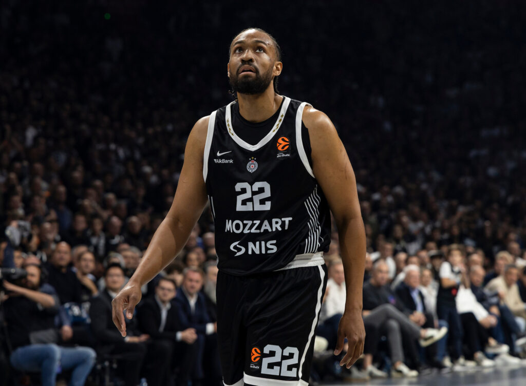 VELIKI PREOKRET SA DŽABARIJEM PARKEROM: Amerikanac ipak stiže u Beograd i počinje pripreme sa Partizanom!