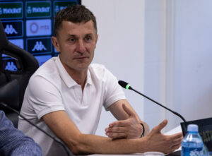 ILIĆ IZBEGAO PITANJE O OSTAVCI: Trener Partizana pred Hetafe poručio – „Ovaj stadion može svašta da napravi!“