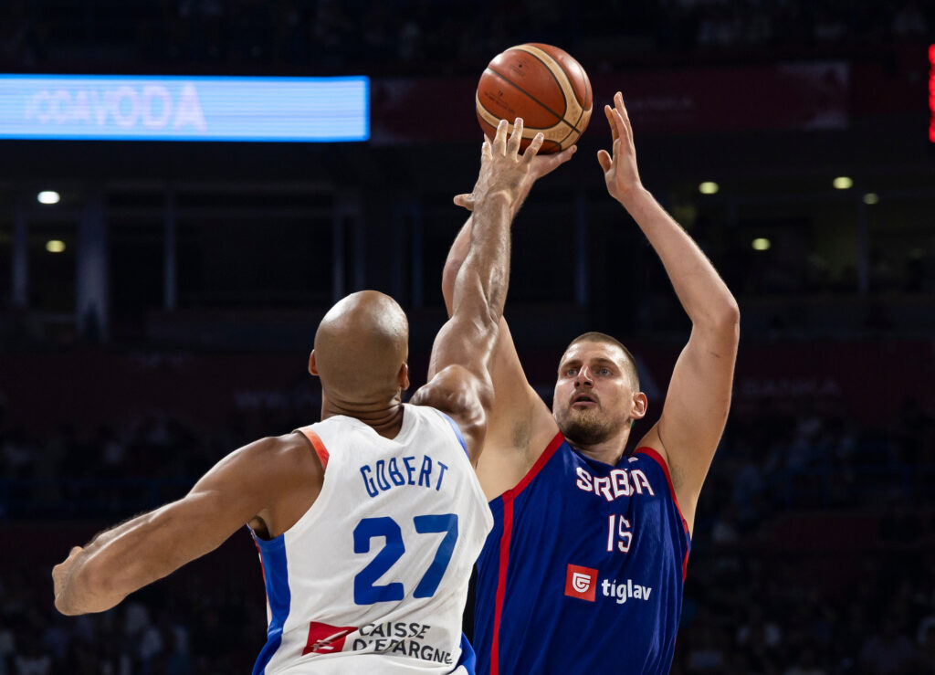 SRBIJA SRUŠILA FRANCUZE U BEOGRADU: Jokić i Milutinov dominirali, Avramović rampom sačuvao pobedu!