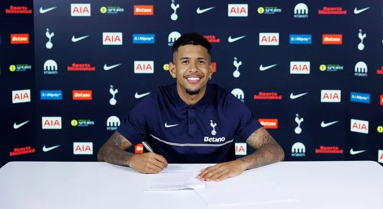 Savinho contract signing Savinho contract signing