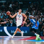 (POLUVREM) SRBIJA VODI PROTIV ITALIJE: Jokić se razigrao, „orlovi“ sa +9 otišli na pauzu!