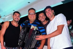 VLAHOVIĆ, RADONJIĆ I TERZIĆ SLAVILI DO ZORE: Evri prekrili harmoniku na veselju na Kosmaju!