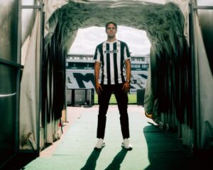KONAČNO JE GOTOVO, FUDBALER IZUZETNE KLASE DOLAZI U HUMSKU: Iz trećeg pokušaja obukao crno-belo – Partizan završio veliki posao!