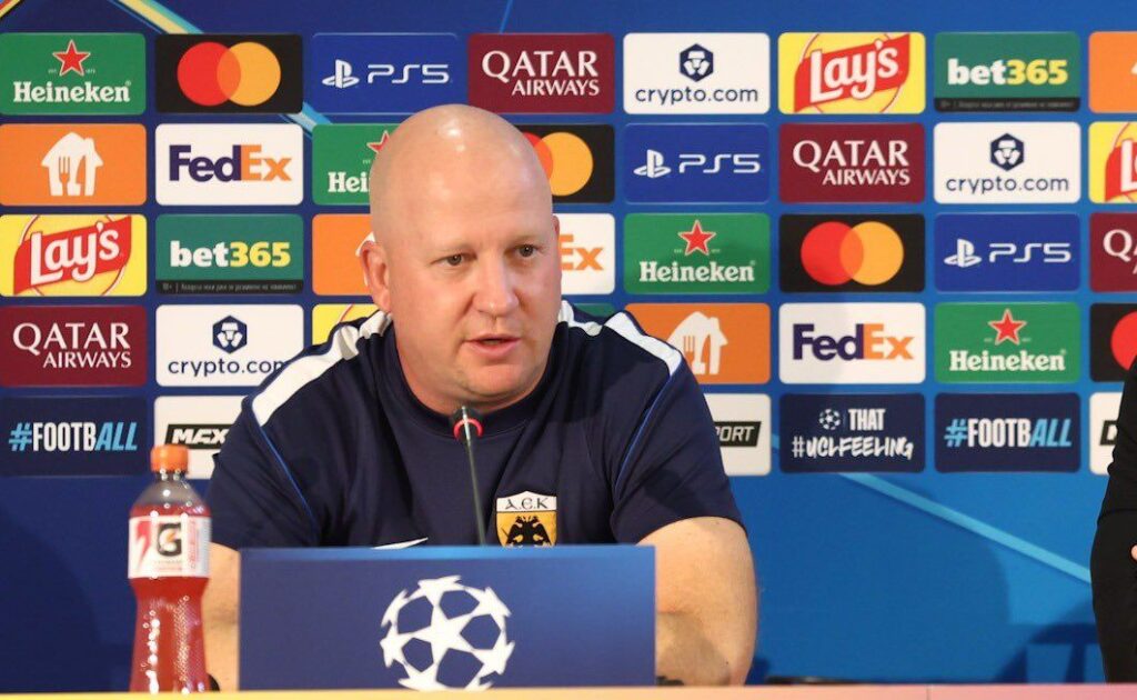 NIKOLIĆ NEZADOVOLJAN POSLE REMIJA: Trener AEK-a prozvao igrače zbog sebičnosti, teren mu takođe zasmetao!