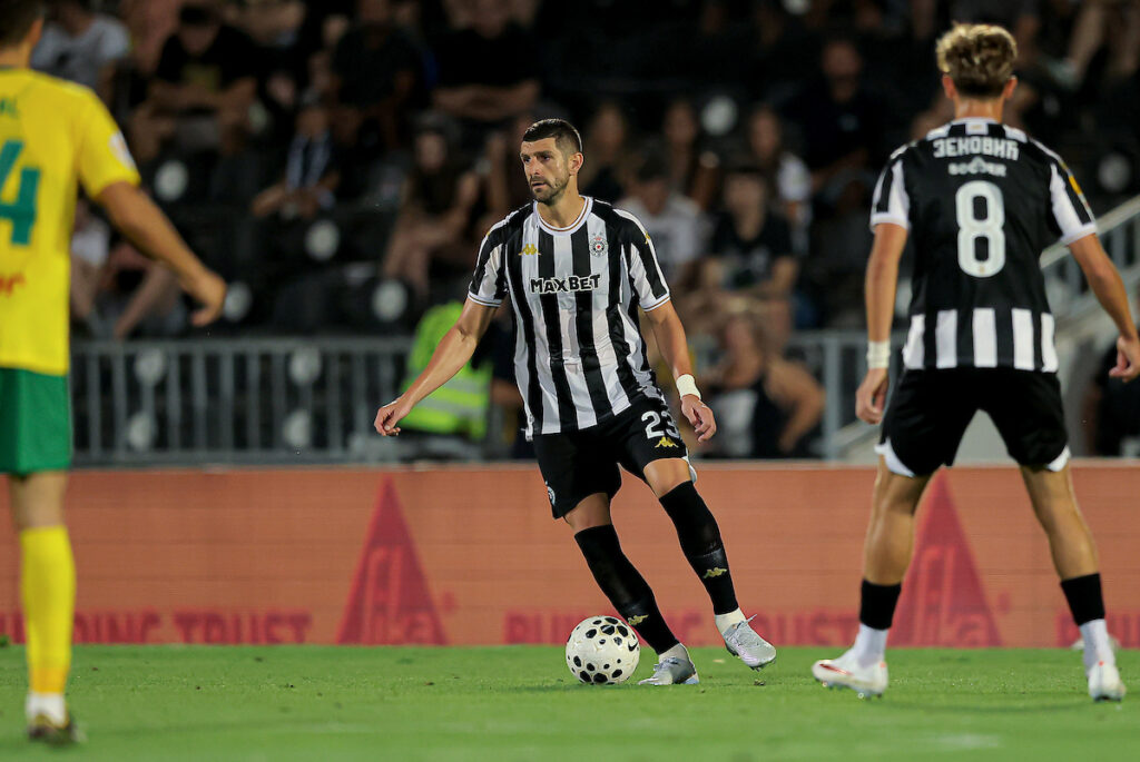 STEFAN MITROVIĆ PRED HETAFE: „Mi smo veliki klub, uvek igramo na dobar rezultat!“