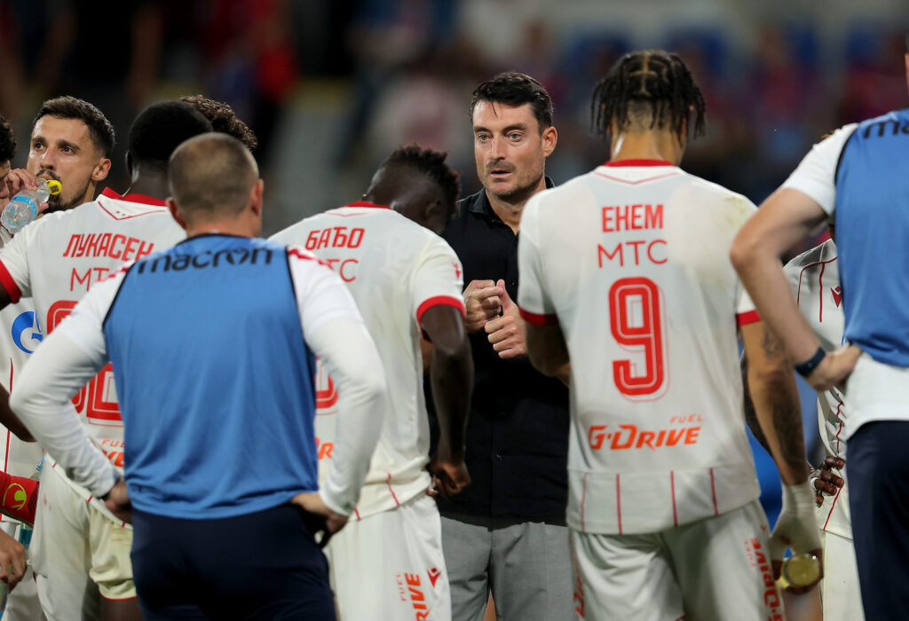 NEKE STVARI NE PRAŠTAJU: Delije izgubile strpljenje, igrači Crvene zvezde poslati u svlačionicu!