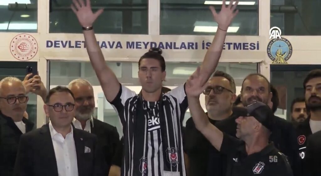 VLAHOVIĆ STIGAO U ISTANBUL: Srbin odmah poslao poruku navijačima Bešiktaša, pa spomenuo Partizan!