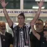 VLAHOVIĆ STIGAO U ISTANBUL: Srbin odmah poslao poruku navijačima Bešiktaša, pa spomenuo Partizan!