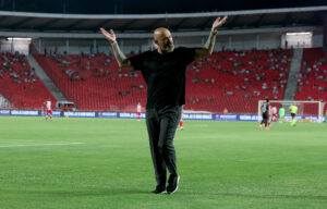 HAOS NA MARAKANI: Stanković isključen, stadion mu zviždao, a onda je trener Zvezde uzvratio navijačima!