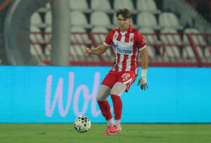 CRVENA ZVEZDA NA ISTORIJSKOJ RASKRSNICI, BUDŽET ILI INTEGRITET?! Galatasaraj za Kostova nudi više novca nego što donosi ulazak u Ligu šampiona!