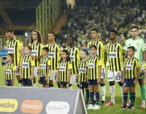 VLAHOVIĆ SRUŠIO FENER, JILDIRIM BESNEO POSLE DERBIJA: „Opljačkani smo, ovo je sramota za turski fudbal!“