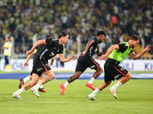 VLAHOVIĆU PRETI ŽESTOKA KAZNA: Srbin pod istragom zbog poteza u derbiju sa Fenerbahčeom!