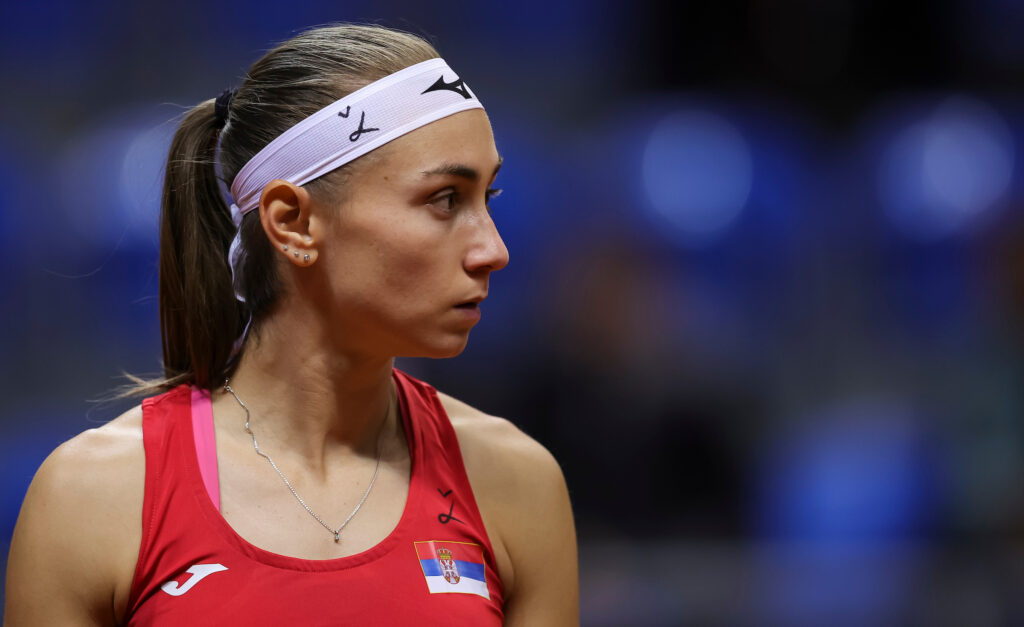 NAJGORI SCENARIO SE OBISTINIO: Aleksandra Krunić doživela tešku povredu!