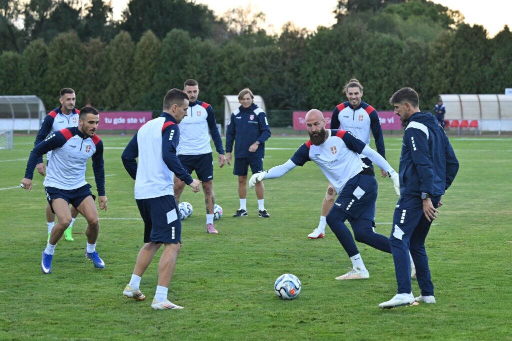 FUDBALSKE DINASTIJE SRBIJE: Nekada je Paunović igrao sa njihovim očevima, danas vodi naslednike među Orlovima!