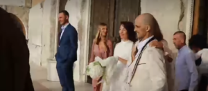 EMOTIVNE SCENE U PODGORICI, VOĐA VARVARA IMA NESALOMIV DUH: Čaka se venčao usred najteže životne bitke, Varvari ga dočekali ispred crkve!