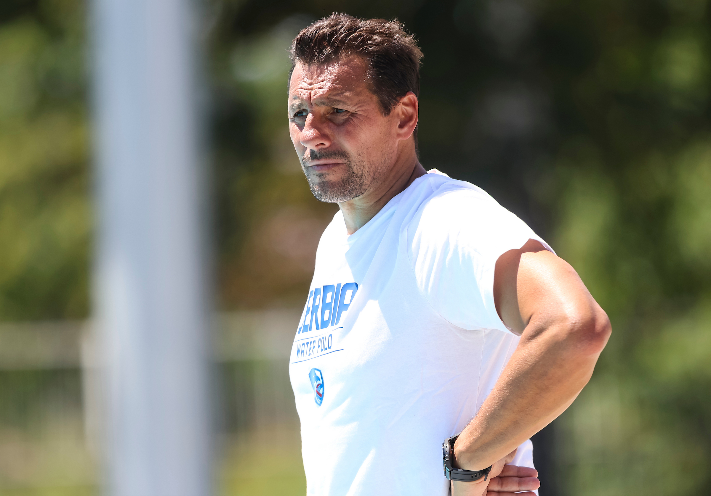 „TO JE POTPUNO VAN PAMETI“: Vujasinović grmeo posle poraza Srbije – „Posle se pitaju kako naš sport…“!