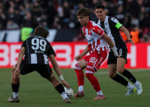 VEČITI DERBI U TRENUTKU ISTINE – ZVEZDA I PARTIZAN IGRAJU ZA MNOGO VIŠE OD TRI BODA  Crveno-beli žele odgovor posle evropskog razočaranja, dok Partizan na stadion Rajko Mitić stiže sa imperativom da ostane u trci za vrh