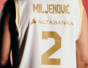 ZVEZDA PREDSTAVILA POTPUNO BELE DRESOVE: Zlatni detalji dominiraju, ovakav model crveno-beli do sada nisu nosili!