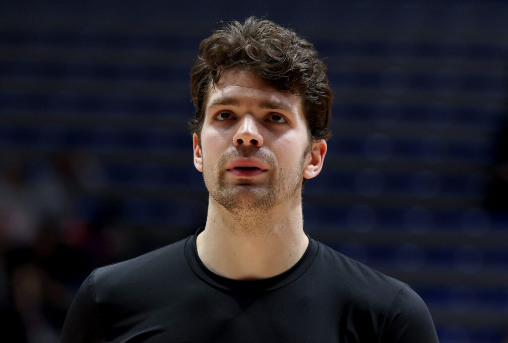 BIBEROVIĆU PRETI NEPRIJATAN SCENARIO: Dalas razmatra potez koji bi mogao da mu odloži NBA debi!