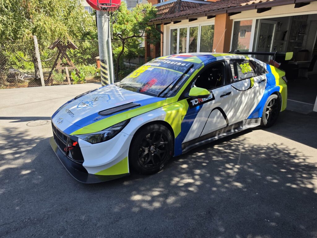 NEMANJA MILOVANOVIĆ SPREMAN ZA POVRATAK: Nova Hyundai Elantra TCR izlazi na stazu!