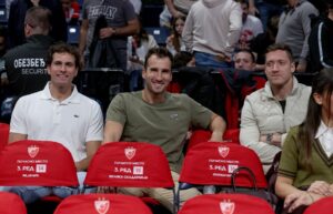 OLIMPIJSKI ŠAMPIONI U ARENI: Vaterpolo velikani bodre Zvezdu protiv Pariza! (FOTO)