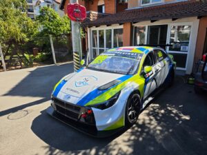 NEMANJA MILOVANOVIĆ PONOVO NA HUNGARORINGU: Jedini predstavnik Srbije u novom automobilu kreće u borbu za što bolji rezultat!