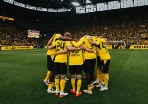 ŠTA OVO BI U BUNDESLIGI, DORTMUND VIŠE NIJE SAVRŠEN: 80 minuta mirnih mreža, pa Verder dokazao da je 2:0 najopasniji rezultat i kad kasno povedeš!