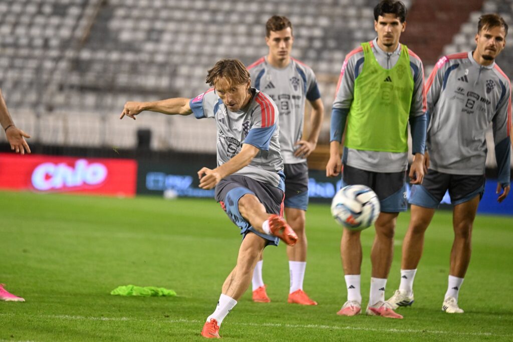 HT5fJRlXUAAuKEq modric