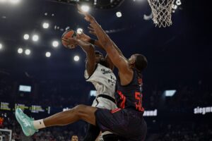 (TVITOVI) ZNA SE KO JE TU KAD SE LOMI: Karlik ima i poštovanje Delija, bivši igrač Partizana na udaru Grobara!