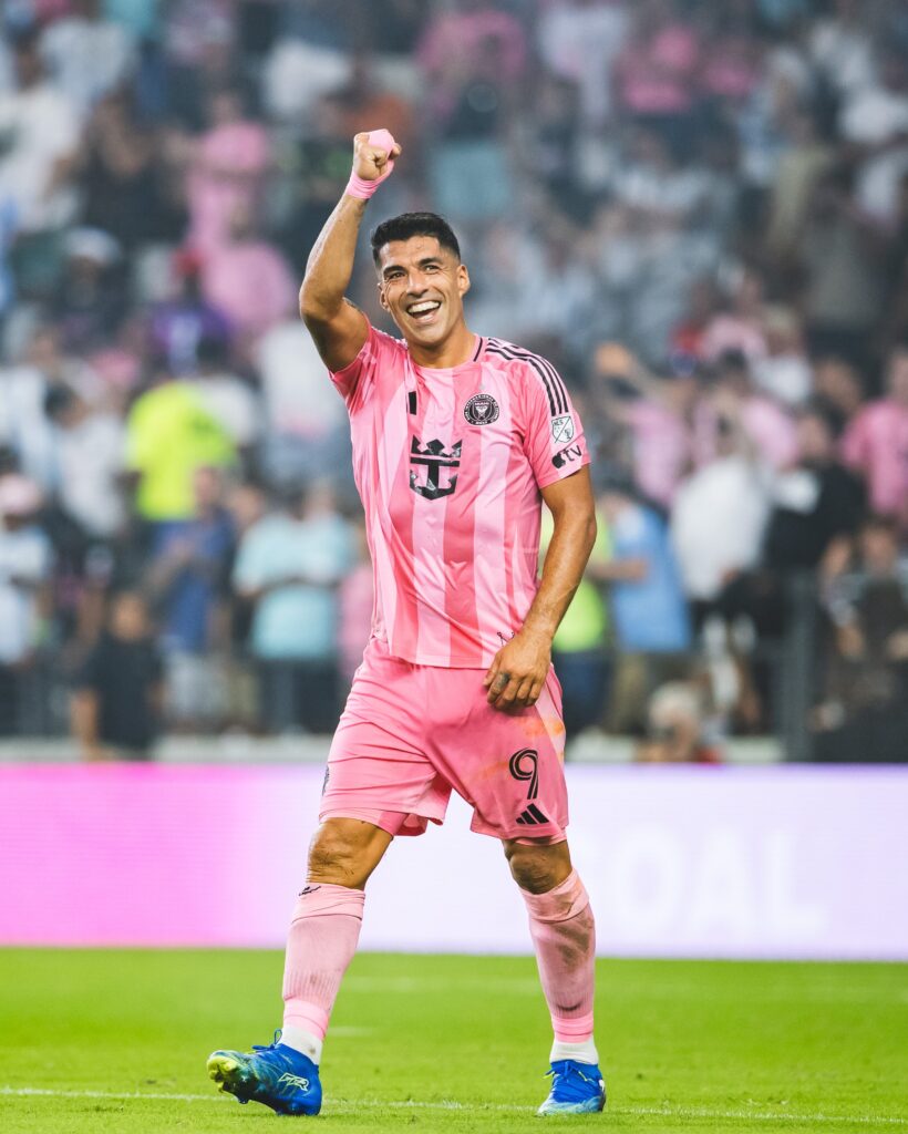 HUUI8qhWAAAEhWO luis suarez