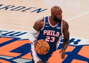 „DETE SAM OHAJA, BRE!“: Lebron izgubio živce zbog dobacivanja sa tribina – „O čemu ti, je*ote, pričaš?“!