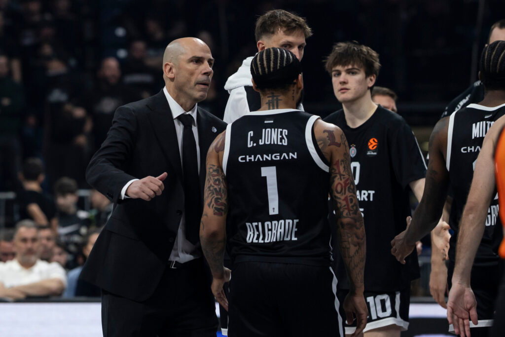 PARTIZAN OD MARTA IGRA KAO PREPOROĐEN: Crno-beli na nestvarnih 10-2 u Evroligi, sve je krenulo posle Karlikovog povratka!