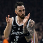 U INAT MODERNOJ KOŠARCI: Partizan ubacio Zvezdi 31 poen za četvrtinu BEZ IJEDNE TROJKE – nestvarna statistika crno-belih!